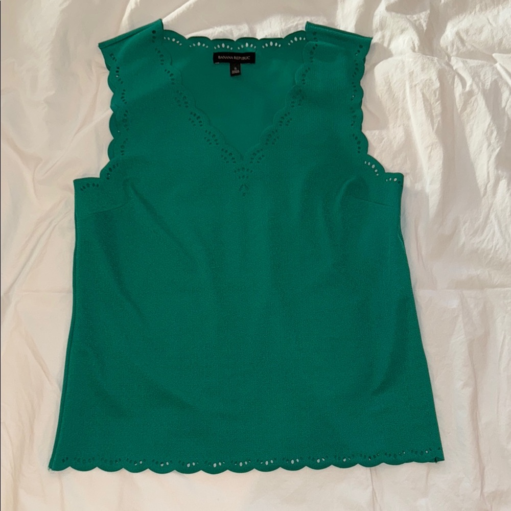 Banana Republic Green Fitted Scalloped Tank Top